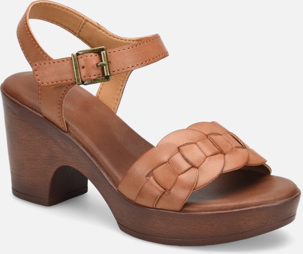 Gigi in Tan Saddle