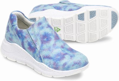 Align™ Luna shoes shown in Blue Die Tye
